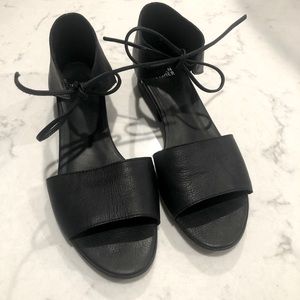 Eileen fisher black pebble sandal size 8.5